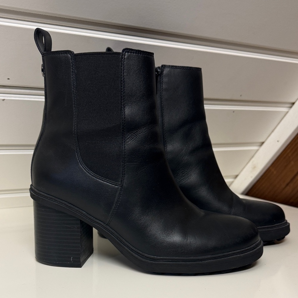 Vionic Black Truckee Ankle Boots size 8.5